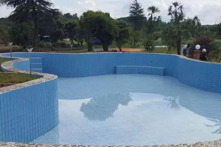 人工湖水池防水